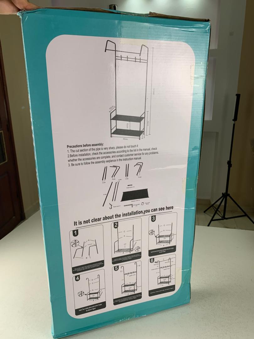 Porte Manteau et Organisateur de Chaussures en Métal avec Cintres – علاقة ملابس ومنظم أحذية 2في1