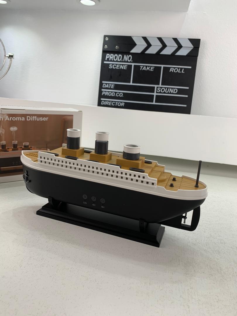 Bateau  Diffuseur d’huiles essentielles 250ml avec télécommande – معطر جو على شكل باخرة