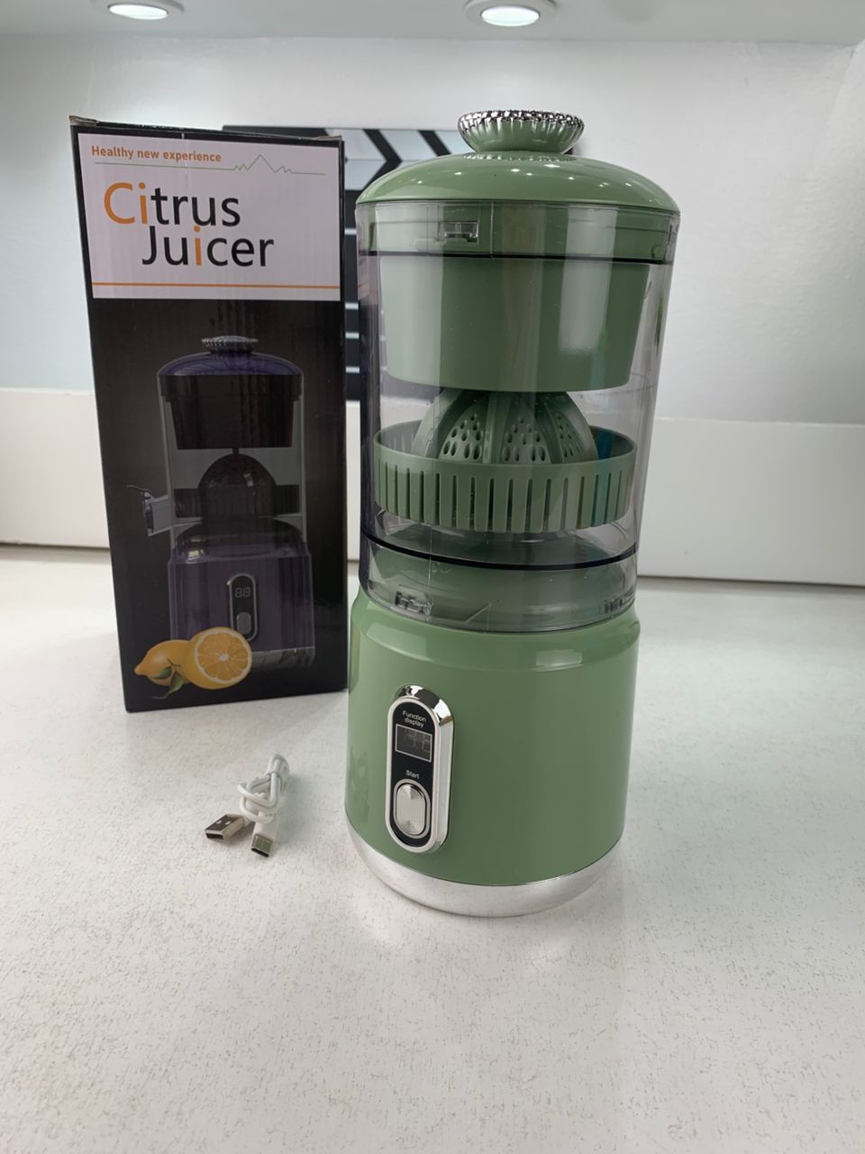 Presse Agrumes Electrique Portable 600 ml Rechargeable Moteur Silencieux – عصارة حمضيات محمولة وقابلة للشحن