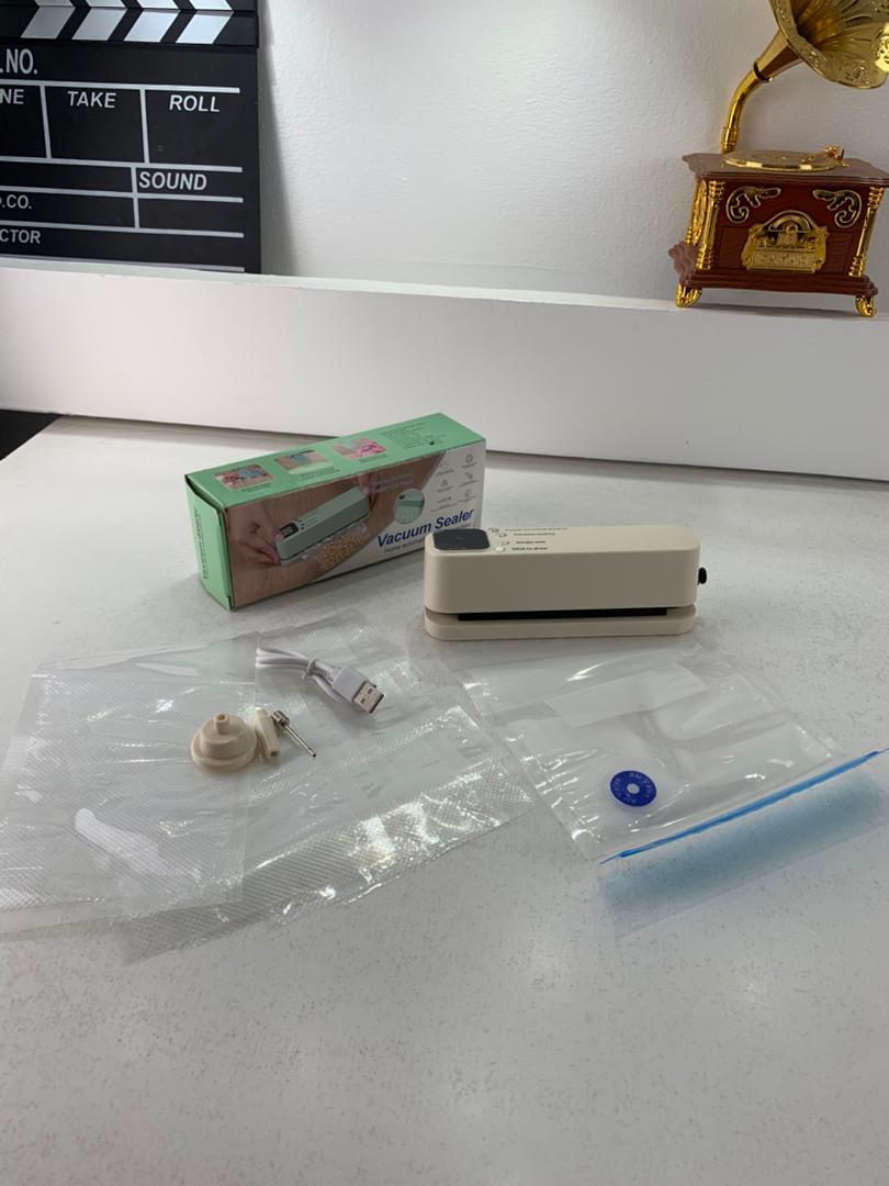 Mini scelleuse sous vide et Extracteur d’air portable 60 kPa avec 3 niveaux de température – جهاز تفريغ الهواء وغلق الأكياس