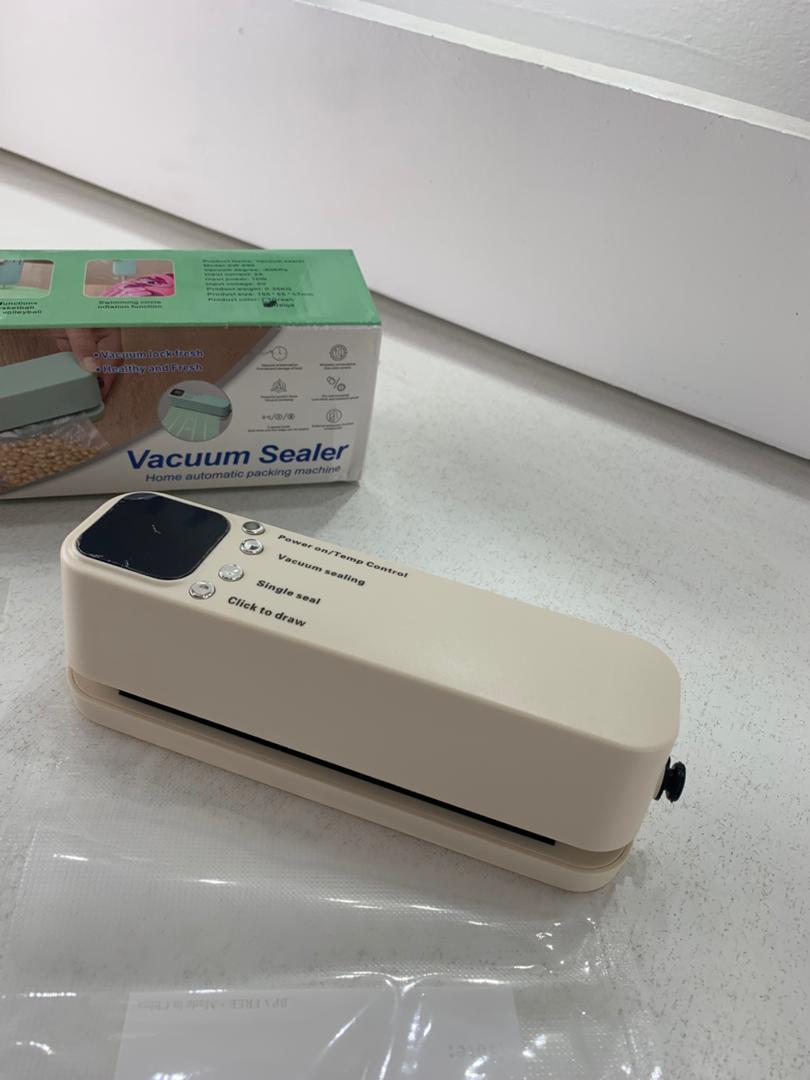 Mini scelleuse sous vide et Extracteur d’air portable 60 kPa avec 3 niveaux de température – جهاز تفريغ الهواء وغلق الأكياس