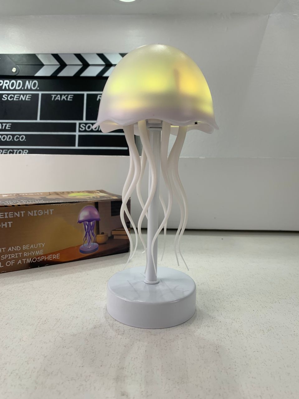 Lampe méduse RVB rechargeable avec capteur tactile et pieds dansants – مصباح ديكور على شكل قنديل