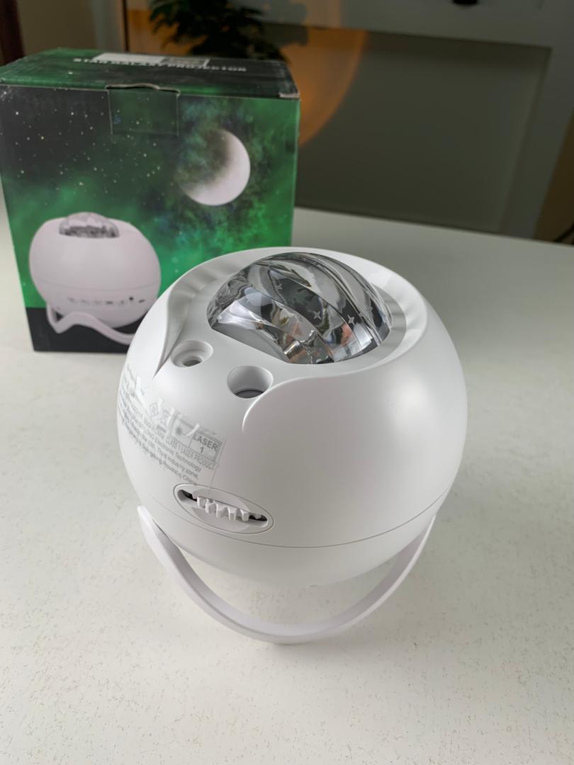 Projecteur d’aurores et Haut Parleur Bluetooth avec 15 modes d’éclairage – جهاز عرض نجوم ومكبر صوت