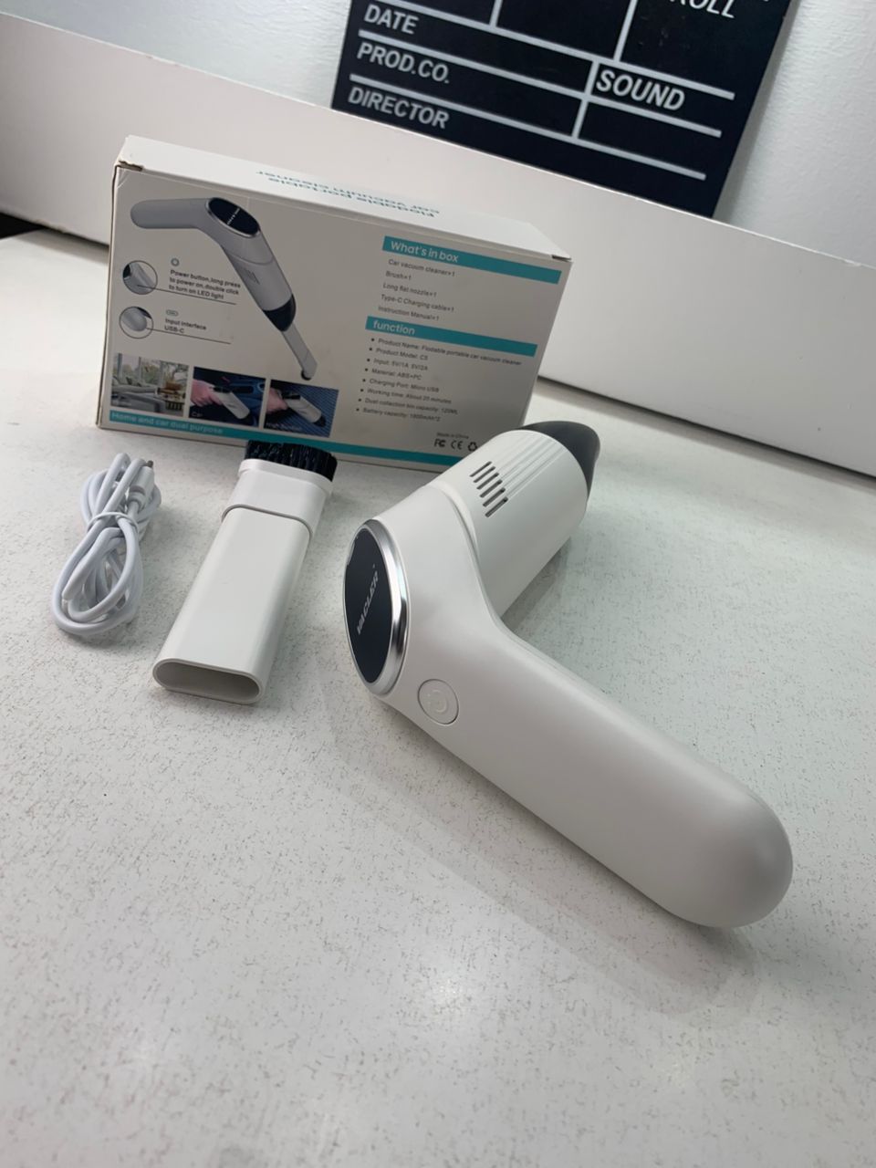 Aspirateur Pliable et Portable pour Voiture avec Éclairage LED – مكنسة كهربائية محمولة للسيارات