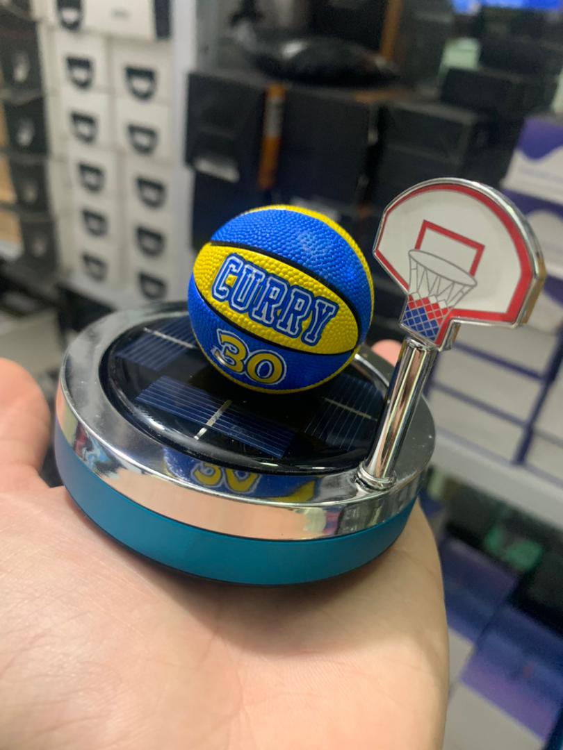 Purificateur d’air rotatif solaire en forme de Basketball pour voiture