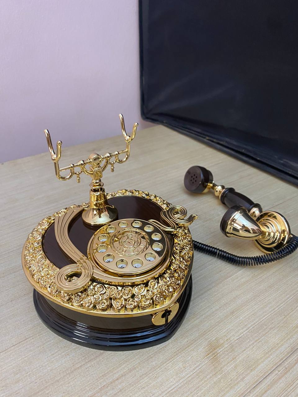 Boîte à musique créative en forme de cœur téléphone vintage décoration pour maison